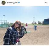 「稲村亜美、毎年恒例のプロ野球沖縄キャンプを見学！サングラス姿で満面の笑み「充実した数日間でした」」の画像1