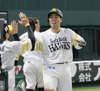 【ソフトバンク】日本ハムに連勝で開幕カード勝ち越し！５回に一挙５得点で鮮やか逆転勝ち　昨季は３連敗スタート