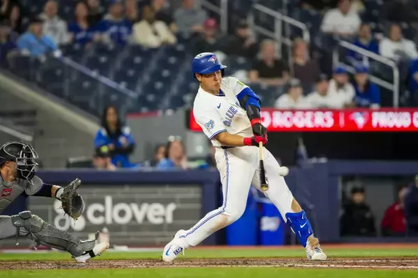 岡本和真、大谷翔平の前で２戦ぶり安打　痛烈な打球を左前へ　ドジャース戦「４番・三塁」スタメン