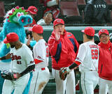 「【広島】新井貴浩監督、７年ぶりセーブの３３歳に「さすがザキ」森下暢仁は「気迫感じた」」の画像1