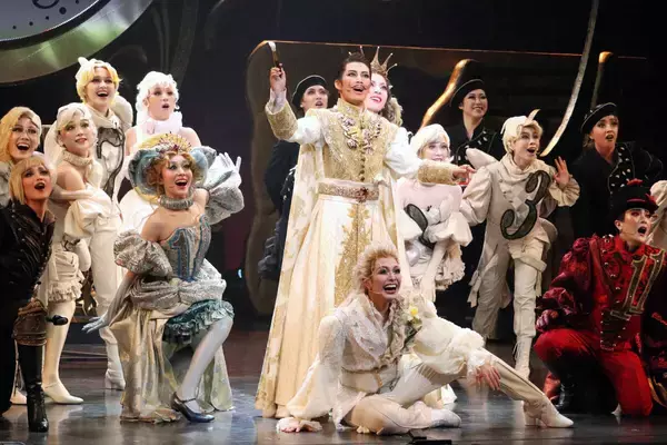 宝塚雪組男役スター・瀬央ゆりあ主演「ＤａｙＤｒｅａｍ　Ｄａｌｉ」でチャーミングなヒゲ姿披露