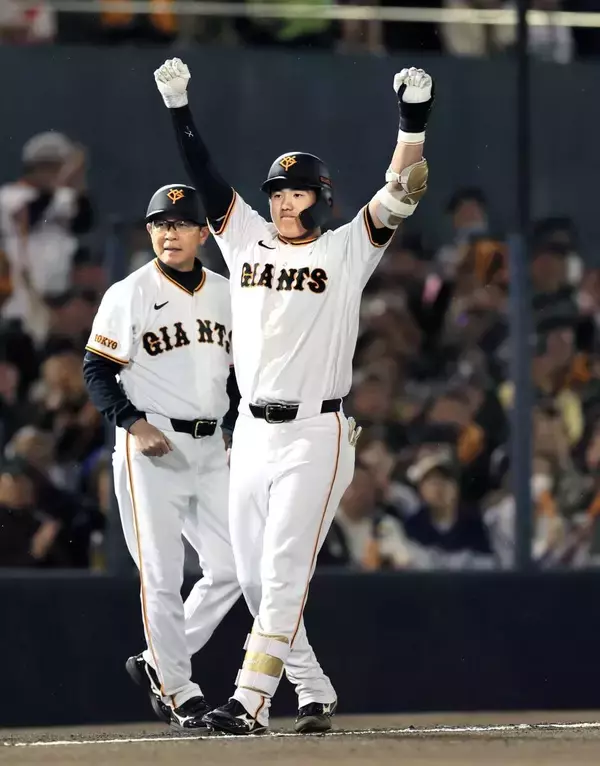 【巨人】新３番の救世主 ！プロ初先発の石塚裕惺が２点三塁打も阿部監督「その後の打席は反省するところも…」