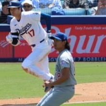 カブス今永昇太、大谷翔平との第２打席で右前打と２打席連続出塁許す…初回先頭第１打席では四球から盗塁、先制される