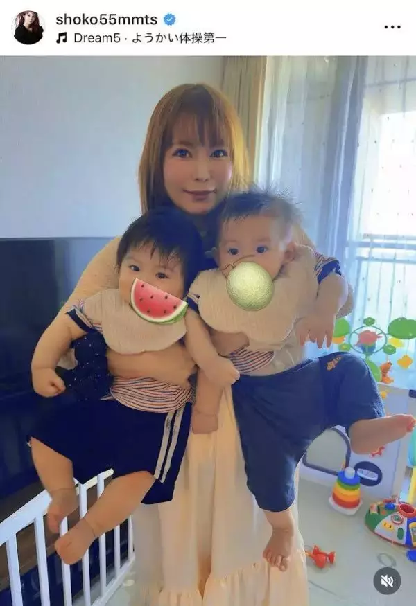 「イケメン確定」中川翔子、“ダブル抱っこ”で双子の成長を報告！「美形遺伝子すごすぎる」「たくましい母！」