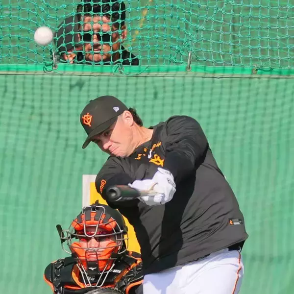 巨人の新外国人ダルベックは「３０本でも４０本でも打てる」広島００７うなった