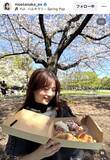 「テレ朝・田中萌アナ　お花見満喫ピクニック姿がキュート「桜よりも萌」「肌もツヤツヤで健康的」」の画像1