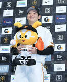 「【巨人】セ最多タイ４勝目のルーキー竹丸和幸「２ケタ勝てるように頑張ります」お立ち台で堂々宣言」の画像1