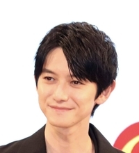 本郷奏多が韓国のポーカー大会で優勝！賞金約１２６万円を獲得　公式サイトにガッツポーズする姿