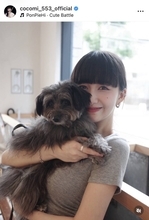 Ｃｏｃｏｍｉ　美ラインあらわ！犬とまったり「良いツーショット写真」披露…母・工藤静香も反応