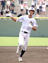 【高校野球】佐野日大・小島颯人が１０回２死からミラクル逆転サヨナラ弾　公式戦初本塁打でチームを救い「頭真っ白」
