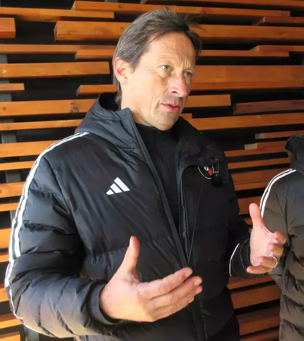 ＪリーグＵ―１６選抜チームを世界的名将シュミット氏が指導「高強度の練習を組み立てた」「日本の将来が楽しみ」