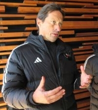 ＪリーグＵ―１６選抜チームを世界的名将シュミット氏が指導「高強度の練習を組み立てた」「日本の将来が楽しみ」