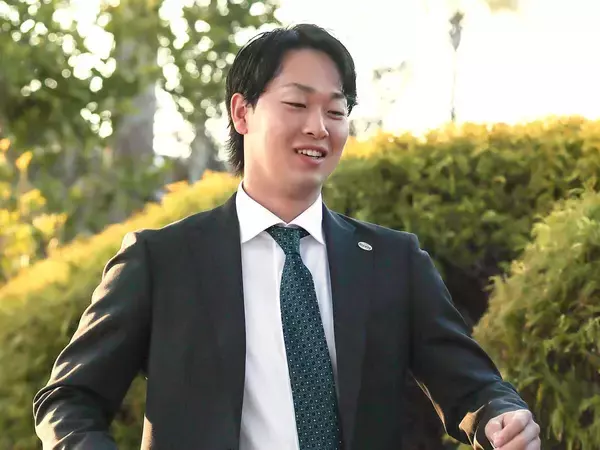 【巨人】山崎伊織が合同自主トレに向け宮崎入り「頑張ります！」