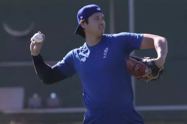 大谷翔平が自主トレでキャッチボール　ＷＢＣは打者専念濃厚も３年ぶり開幕二刀流へ順調調整