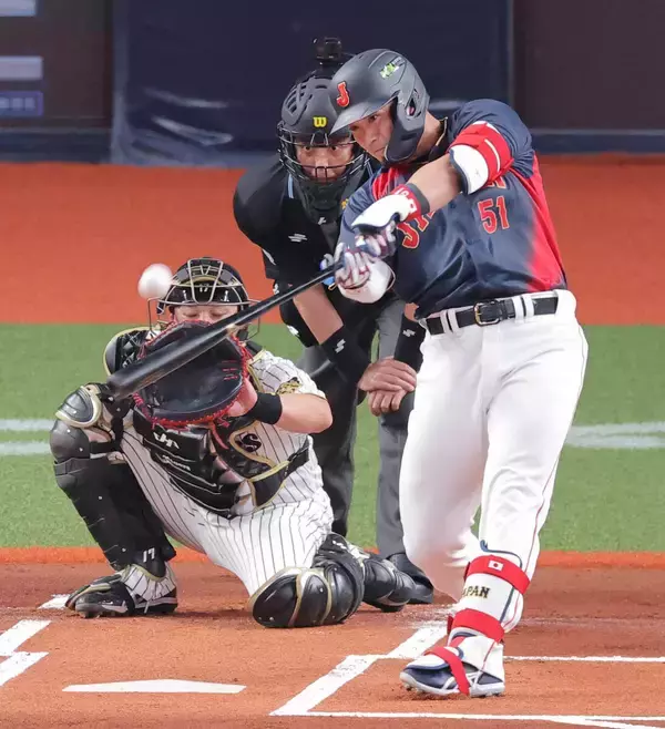 新パフォーマンス披露！侍ジャパン・鈴木誠也が衝撃１３１メートル弾　昨季メジャー３２発のパワー実証
