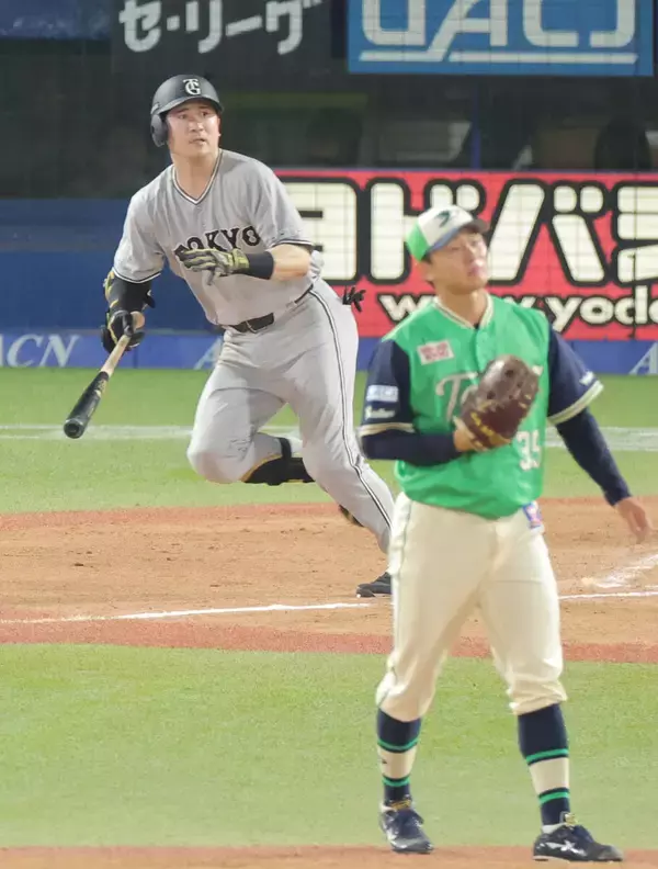 【巨人】泉口友汰が逆方向の左翼フェンス直撃の適時打！ヤクルトを突き放す