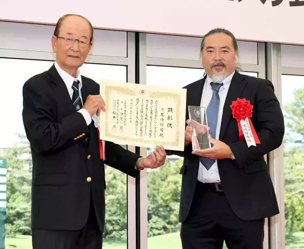 「父はゴルフ界の問題児でもあった」　ジャンボ尾崎さんが日本ゴルフ殿堂入り　長男・智春氏が顕彰式典に出席