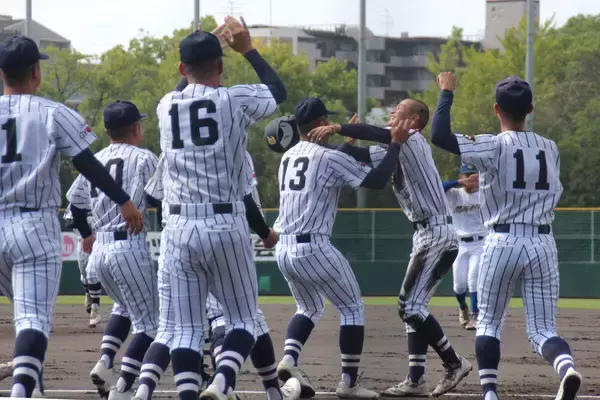 【高校野球】東海大大阪仰星が６年ぶり近畿切符　継続試合制した上林健監督「集中して力を出してくれた」