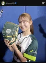 【女子ゴルフ】「アイドルか、女優さんですか？」　人気プロ・吉田鈴が始球式の写真公開「練習では上手くいってたのに」