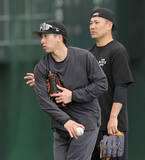 「巨人春季キャンプ中に「大勢川崎病支援プロジェクト」の一環で献血バスを配車」の画像1