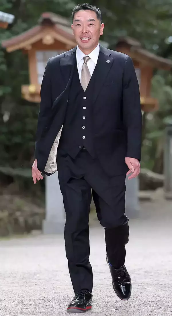 【巨人】阿部慎之助監督「ワクワクしてます」キャンプインへ１軍メンバーが宮崎神宮参拝