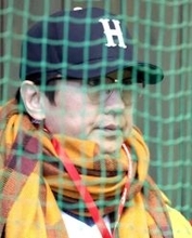 熱烈コイ党の谷原章介が新井監督の“厳しい愛”に期待　２年ぶりに宮崎・日南キャンプを訪問