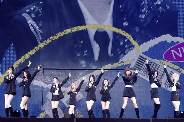 ＮｉｚｉＵ、関西弁さく裂「まいどおおきに！」「通天閣より背が高いＮＩＮＡやで～」