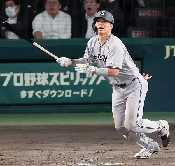【巨人】大城卓三が同点ソロ　逆転直後の甲子園沈黙　昨年８月１７日の阪神戦以来の猛打賞