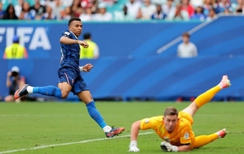 【Ｗ杯】エムバペが得点ランク単独首位浮上の９ゴール目！今大会限りで退任デシャン監督にささげる　オリセはペレに並ぶ６アシスト