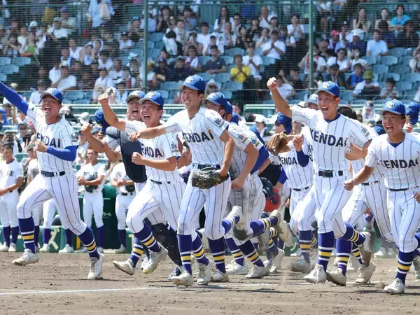 【甲子園】背番号「３」の二刀流　８回途中０封＆決勝打の佐藤麻恩「新しい歴史を作って健大高崎の名前を知らせていきたい」夏は初の頂点へ王手