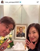 山口もえ「板東英二さんのお別れ会へ」大先輩と「大好きだったゆで卵」と笑顔ショットを公開　遺影にはゆで卵を持つ板東さん