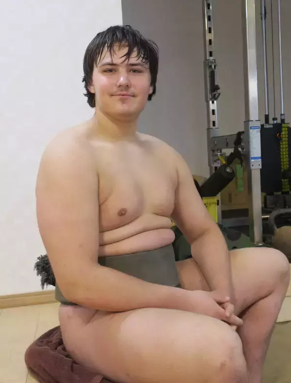 大相撲３人目の英国出身力士目指す１６歳が立ち合い特訓「背が高く難しい」　日本の驚きは「ゴミ箱が少ないのにゴミがない」