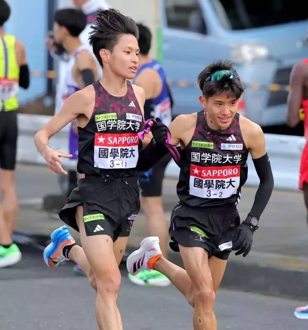 【箱根駅伝】４強の行方は？　青学大が１区１６位と出遅れる　ともに区間新の国学院大と中大が１位、２位　駒大５位