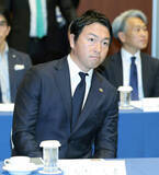 「【巨人】編成本部参与に就任した長野久義氏、新コーチの李承ヨプ氏らがスタッフミーティング参加」の画像1