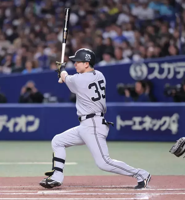 「【巨人】打線が初回先頭から３連打で田中将大を強力援護！泉口友汰が先制適時打！」の画像