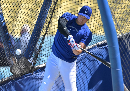 大谷翔平、異例の行動に報道陣がざわついた理由　ロバーツ監督も「少し驚いた」メジャー移籍後最長“トンネル”抜けるために…