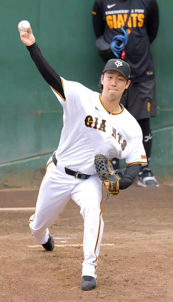 「僕も早くあの雰囲気で野球がしたい」巨人・山崎伊織が離脱後初のブルペンで５０球