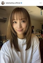 「なんか雰囲気変わった！？」高橋ユウ、やわらかな笑顔の近影に「ただただ可愛い」「お姉さんに更に似てる」と反響