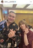 「「強くて、優しくて、男らしい霧ちゃん」吉田沙保里さん、大関復帰の霧島と“指ハート”…祝賀会に出席」の画像1