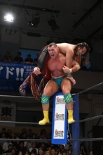 ボルチン・オレッグ、「ＩＷＧＰ王者」辻陽太に劇的「初勝利」で首位…「好きのプロレスでオレが最強の選手になりたいから！」…８・６後楽園全成績