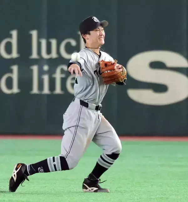 【巨人】浦田俊輔　守備でも魅せた！　１回転しながら送球で華麗にアウト奪う　東京ドームは歓声