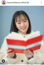 石川佳純さん　最新モデル姿にくぎ付け「激烈に可愛い」「こんな…」「何という」「雪の妖精」