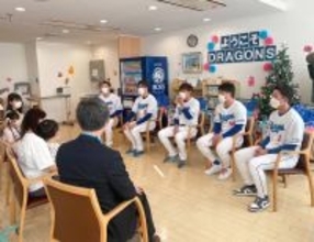 【中日】大島洋平ら５選手が病院訪問　ウイング新設で細川成也はアーチ量産「３０、４０本目指してやっていきたい」