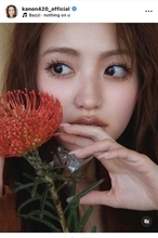 香音、お腹チラリ×透けタイツで素肌あらわ！「見とれちゃう！」「色気ある」「運気上がった」「お顔がお強い」