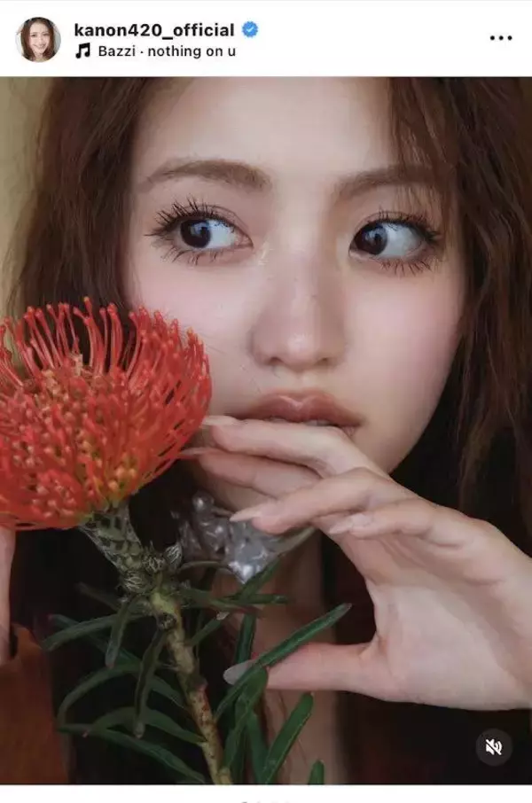 香音、お腹チラリ×透けタイツで素肌あらわ！「見とれちゃう！」「色気ある」「運気上がった」「お顔がお強い」