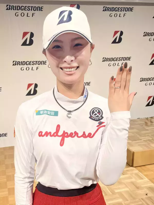 鶴岡果恋、結婚指輪がキラリ…幸せ全開「切磋琢磨で頑張る」　昨年１２月にオリックス来田涼斗と結婚報告