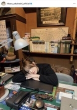 高橋ひかる、カメラ見つめるオフショットが「可愛いすぎます」「こっちを見てる」と話題！