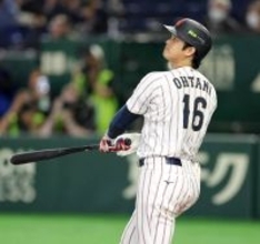 大谷翔平、７回先頭で２０３センチ左腕から四球…３試合連続出塁　吉田正尚の逆転２ラン演出　６０年ぶり天覧試合
