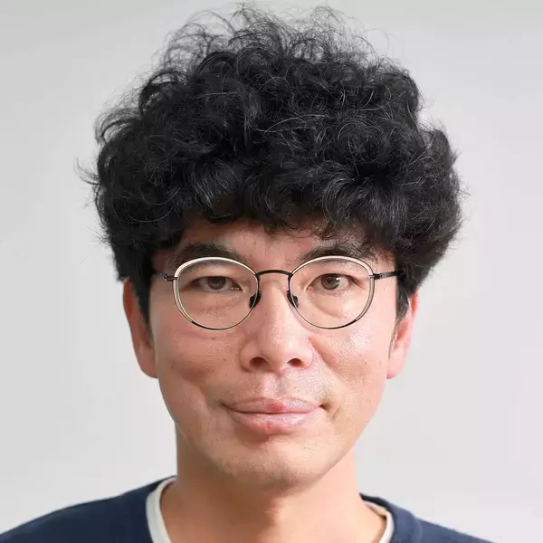 片桐仁、中学卒業の次男は「完璧にお父さん似」！ロングヘアを三つ編みで「才能、感性ビンビン」「めっちゃ素敵」と話題