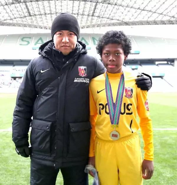 日本の守護神・鈴木彩艶の原点は「聞く力」と「努力の天才」…特別に上手ではなかった幼少期、当時の指導者が語る